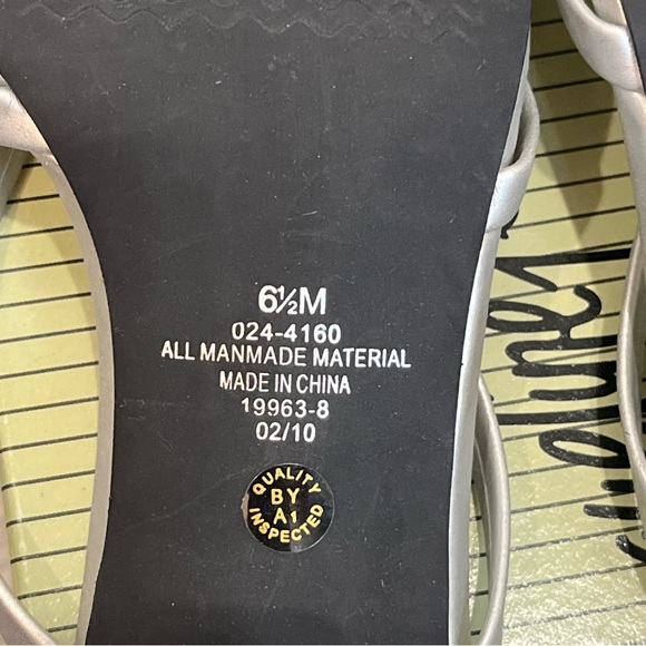 JACQUELINE FERRAR Silver Strappy Sandal Heels Style Debra Women’s Size 6.5M - Picture 10 of 11